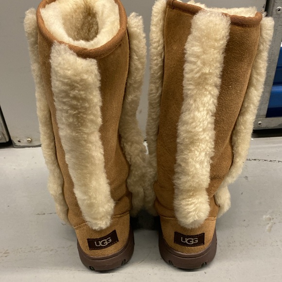 SUNBURST UGGS, Size 8, Great condition outside the repaired rip that was fixed. - Picture 4 of 15